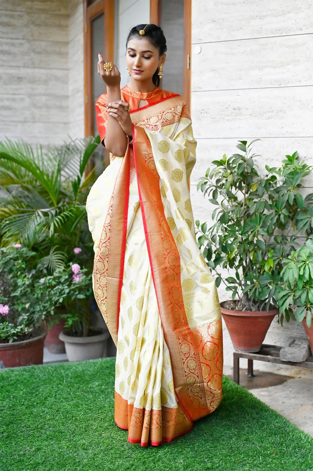 Off White Color Banarasi Saree with Zari Border and Heavy Pallu