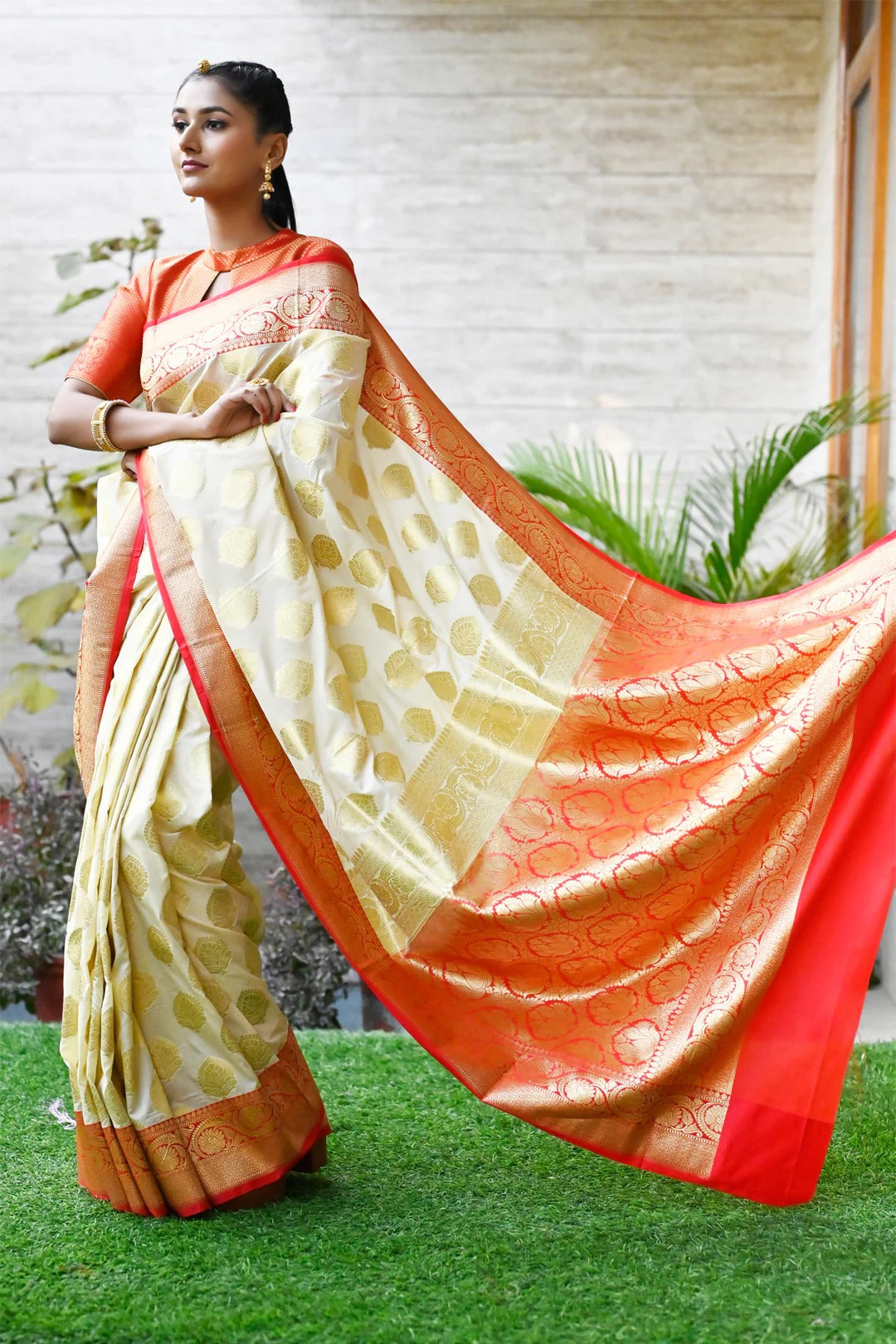 Off White Color Banarasi Saree with Zari Border and Heavy Pallu
